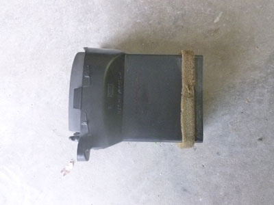 1998 Ford Expedition XLT - Dash Center Vent, Right2